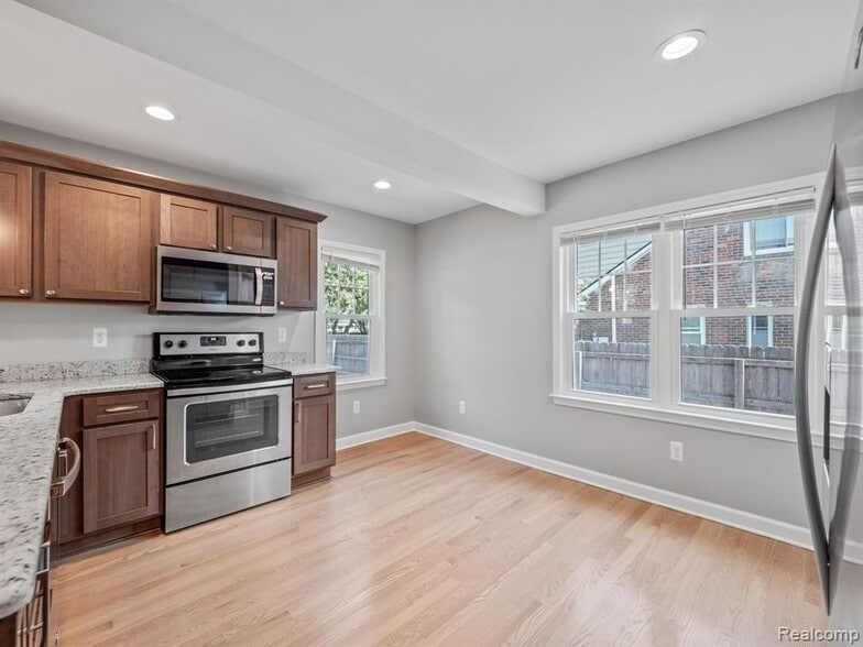 Building Photo - 1679 Villa Rd