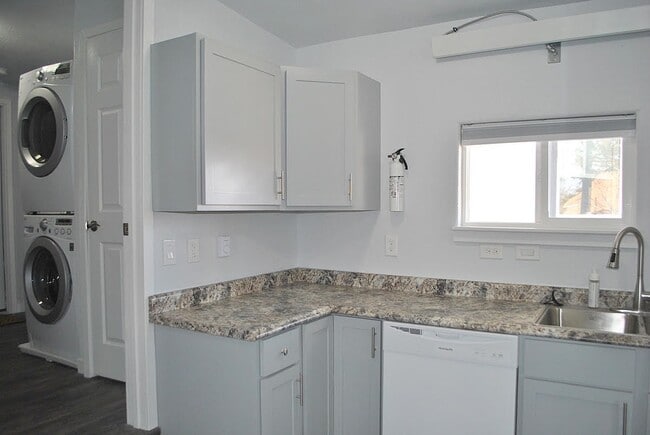 Building Photo - 202 1/2 Cedar