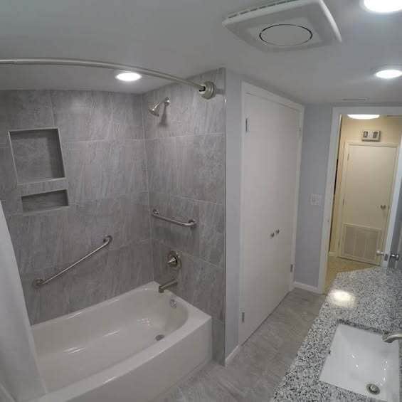 Building Photo - 2447 Baywood Dr W