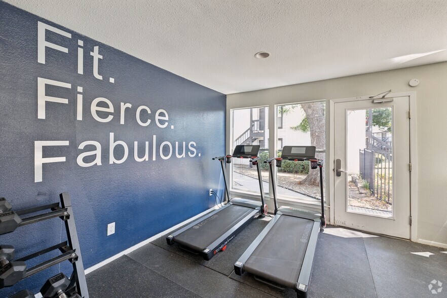 Fitness Center - Keller Oaks