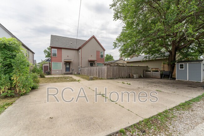 Building Photo - 2013 Bellefontaine St