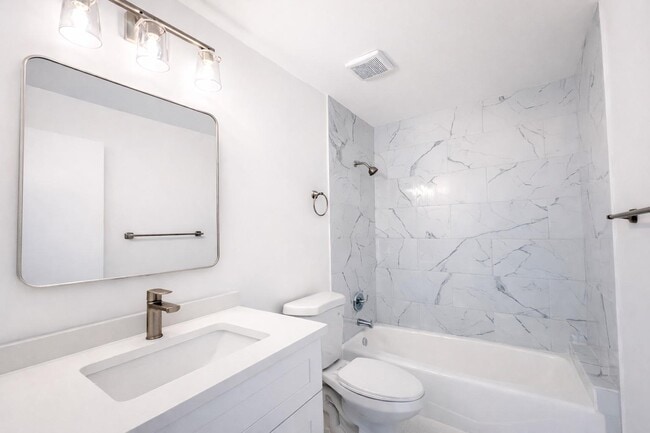 Building Photo - 737 Cove Rd