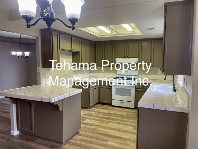 Building Photo - Beautiful 3 bedroom 2 bath home in Redding...