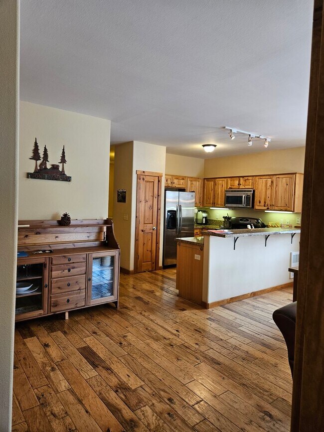 Building Photo - 10564 Boulders Rd