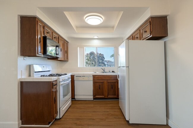 Building Photo - 2-Bedroom + 1 Bathroom Apartment | Dunes Place | Oxnard | Unfurnished