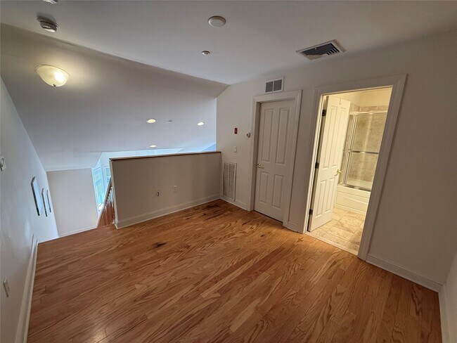 Building Photo - 1405 Round Pointe Dr