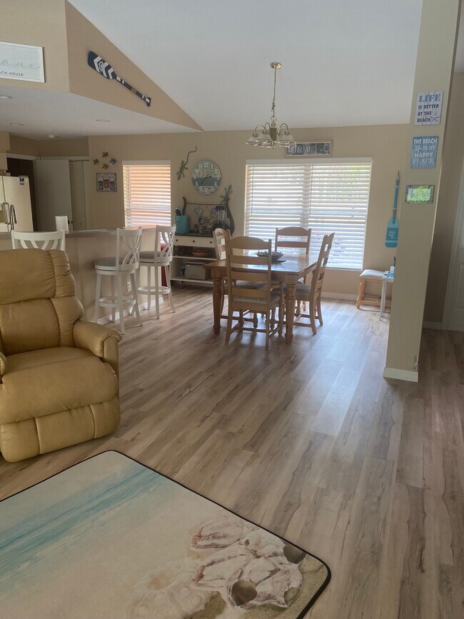 Building Photo - 2195 W Tall Oaks Dr