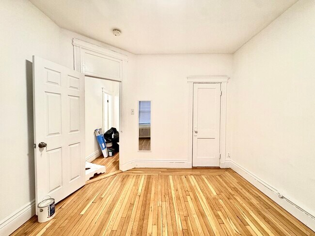 Building Photo - 52 Charlesgate E