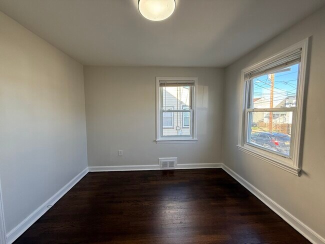 Building Photo - 520 Purce St