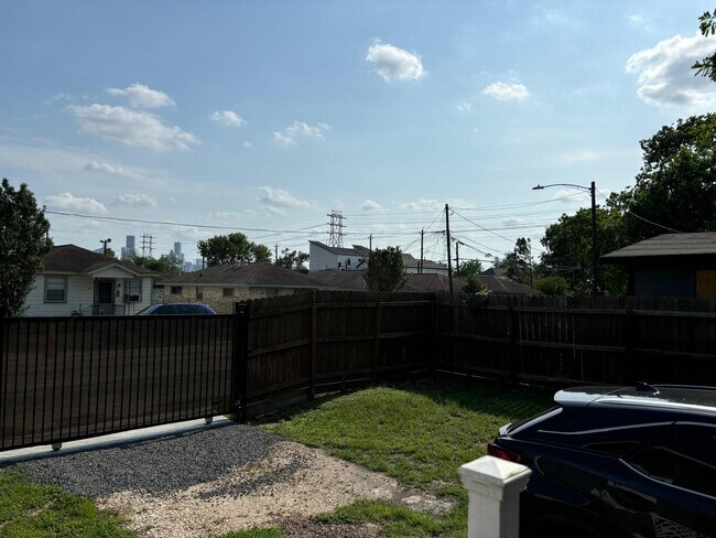 Building Photo - 3501 Maury St