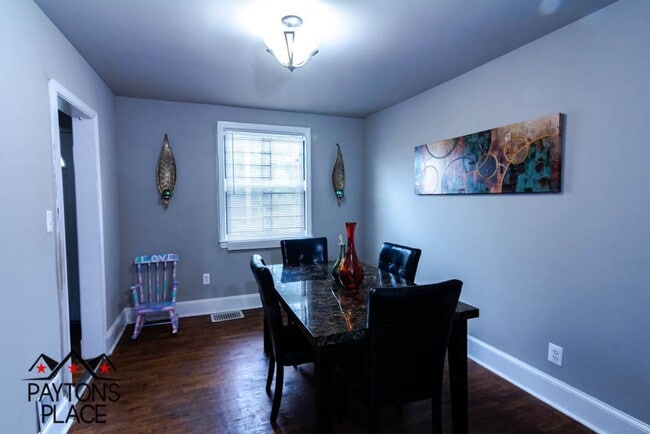 Building Photo - Spacious Single Family home with Huge Back...