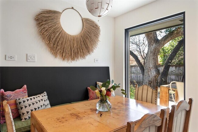 Building Photo - 6805 Western Oaks Blvd