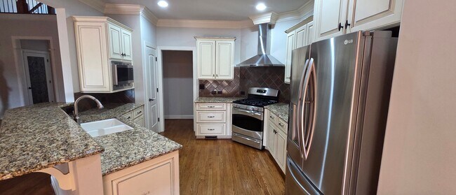 Building Photo - Beautiful Home with a full in law suite in Lewisville