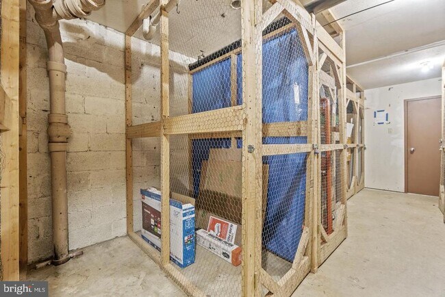 Building Photo - 1515 S Arlington Ridge Rd