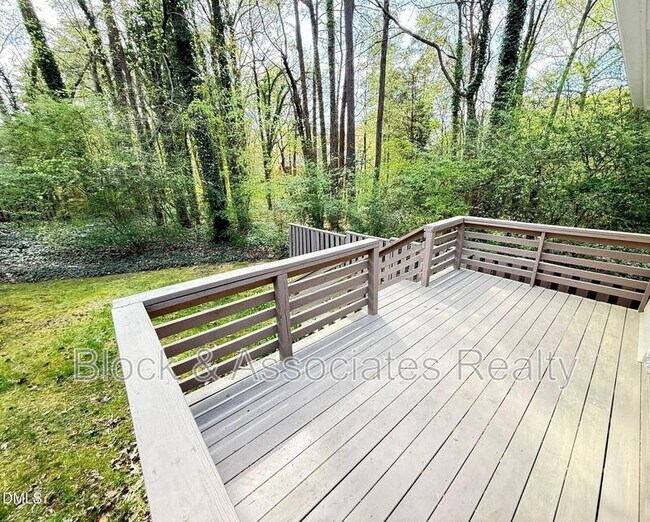 Building Photo - 6400 Meadow View Dr