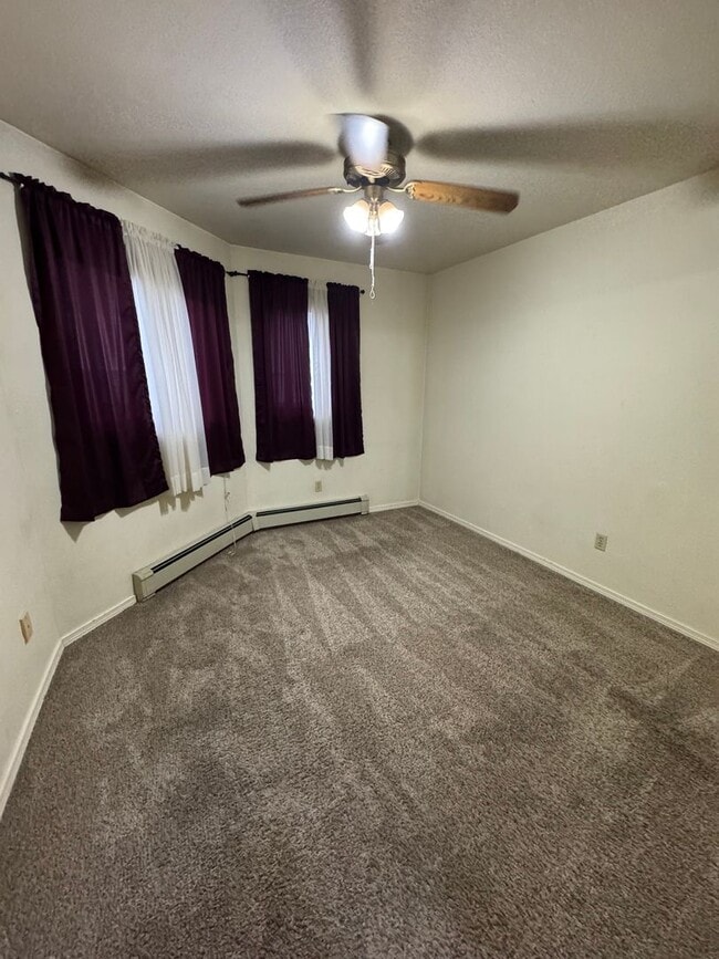 Building Photo - 2 bed/ 1 bath condo in UMED