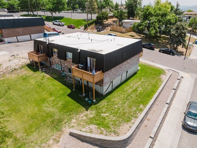 Building Photo - Poplar