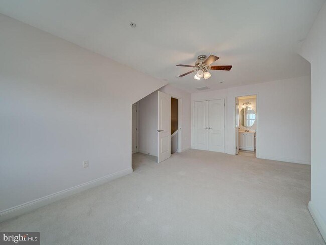 Building Photo - 113 Lake Cook Dr