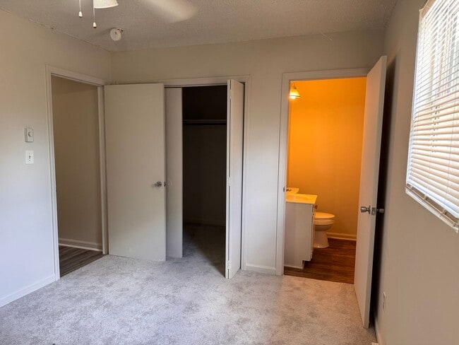 Building Photo - 963