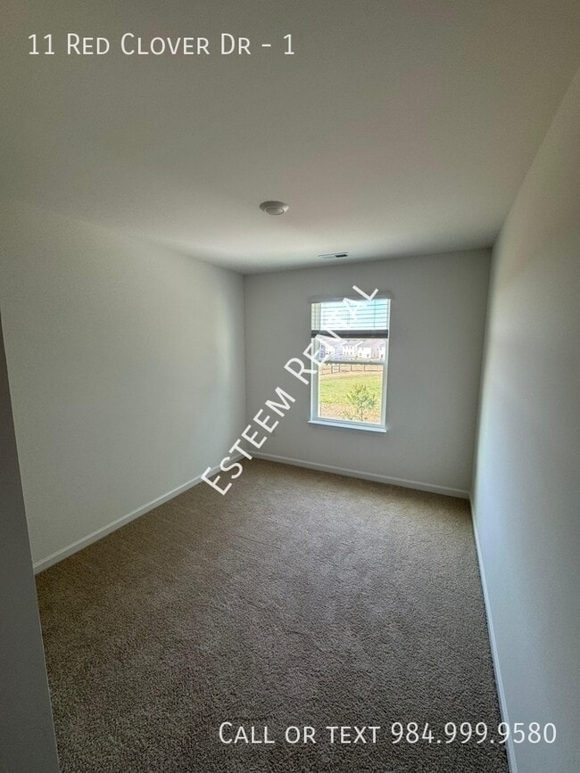 Building Photo - 11 Red Clover Dr