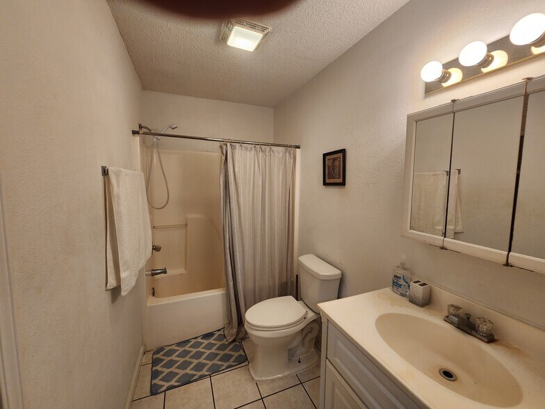 Building Photo - 5080 Gautier Vancleave Rd