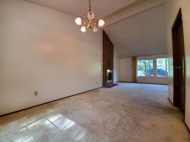 Building Photo - Prime Redmond Rambler 3 Bed/Large Yard