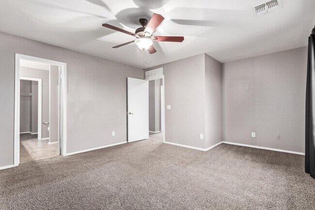 Building Photo - 1368 S 232nd Ave