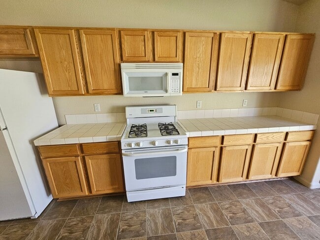 Building Photo - 3 Bedroom, 2 Bathroom Home in Fernley