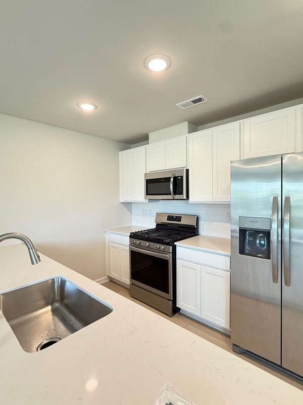 Building Photo - 813 Powder Br Dr