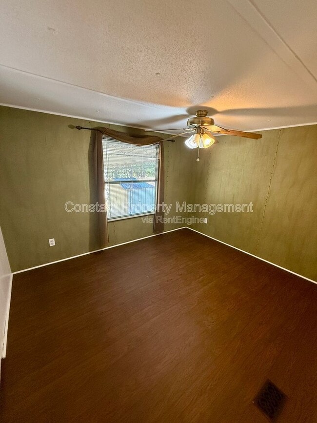 Building Photo - 491 Johnny Cut Rd