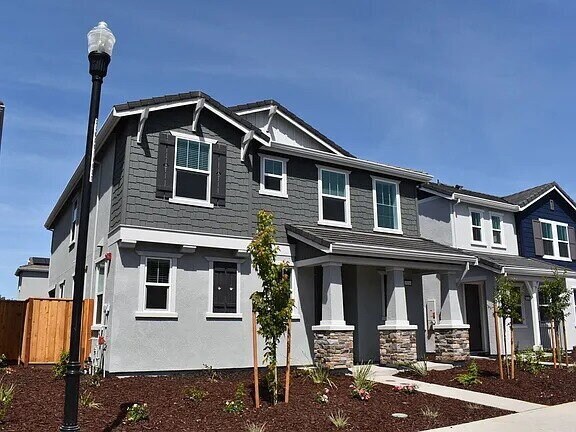 Building Photo - Located in one of Elk Grove's most sought-after neighborhoods