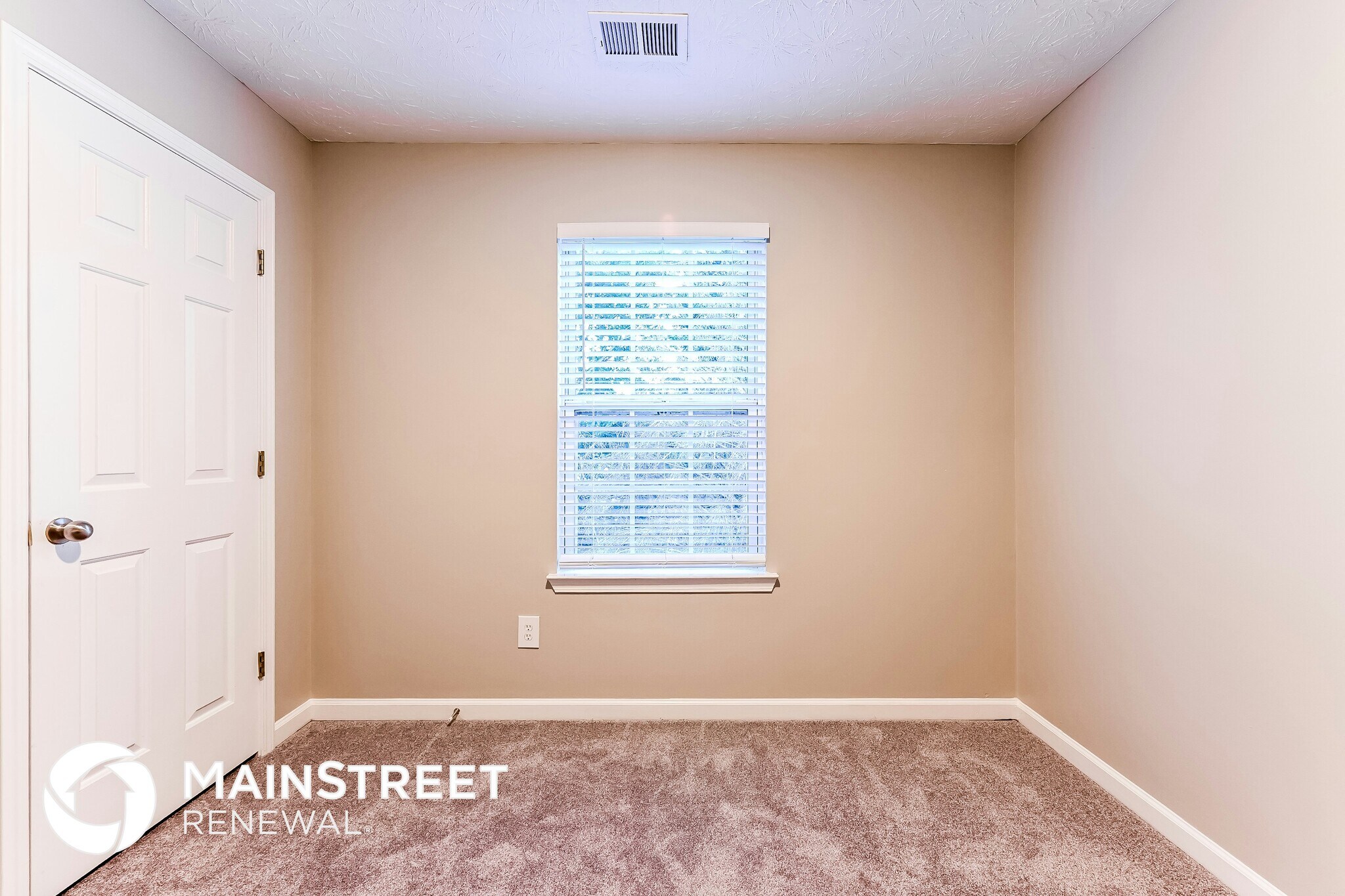 Building Photo - 2520 Lake Royale Dr