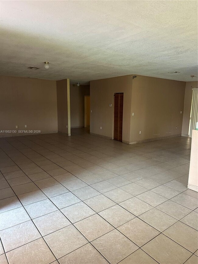 Building Photo - 14220 NE 4th Ave