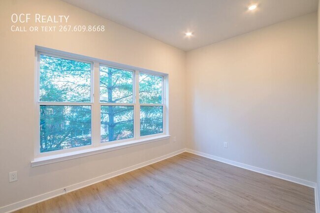 Building Photo - 1330 S Patton St