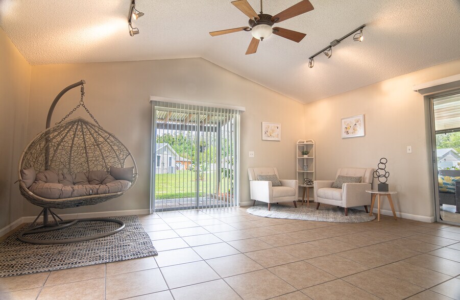 Building Photo - 888 Florida Pky
