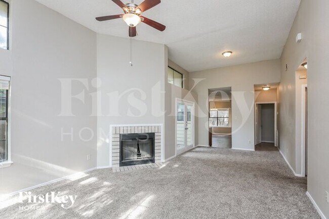 Building Photo - 6216 Fairlane Dr