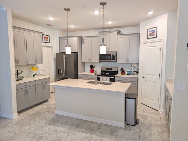 Building Photo - Beautiful 4/3 Home For Rent in Storey Lake...