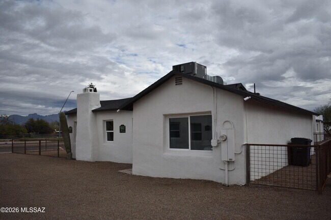 Building Photo - 1323 W Speedway Blvd
