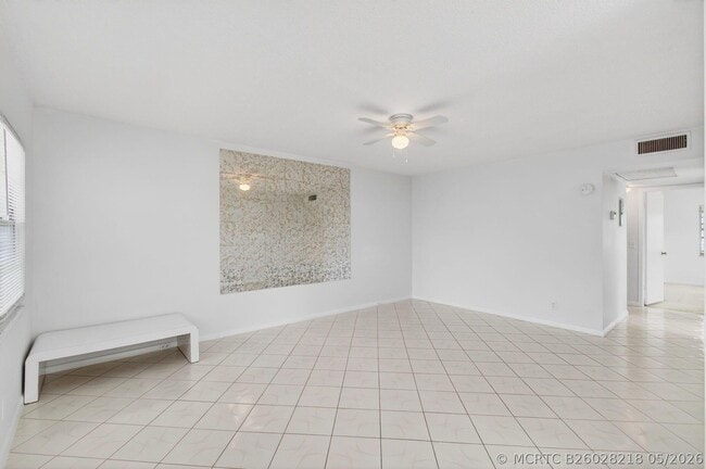 Building Photo - 360 Fanshaw I