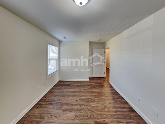 Building Photo - 204 Bates Ct