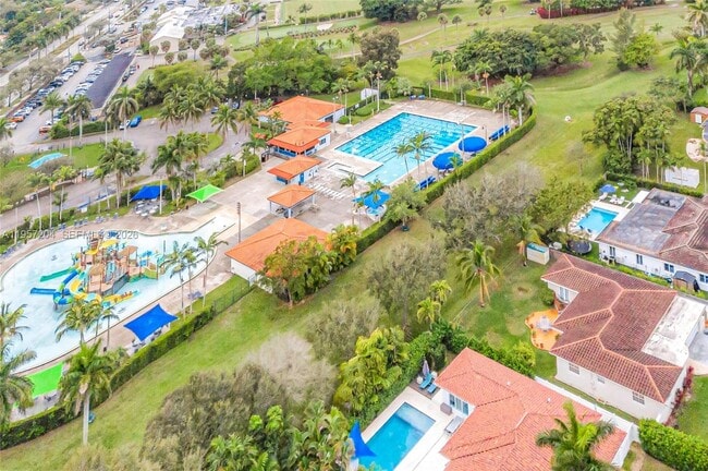 Building Photo - 1080 NE 104th St