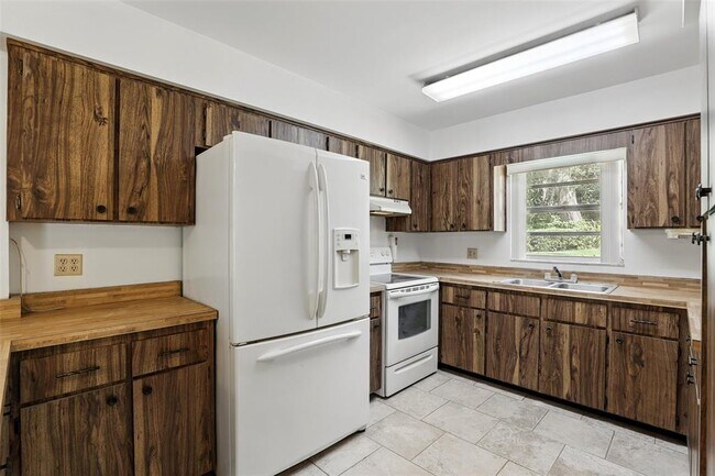 Building Photo - 2343 Greenacre Rd