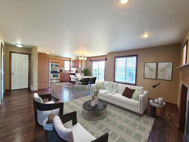 Building Photo - $2,200 -  3 Bed / 2.5 Bath Beautiful Spokane Valley House