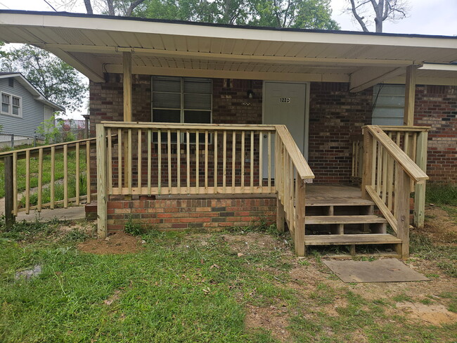 Primary Photo - 122 Plaza Dr