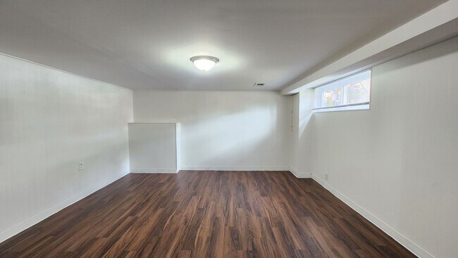 Building Photo - Arlington 3 Level Rowhouse