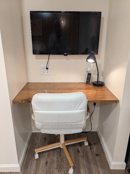 Building Photo - 564 Walton Ave