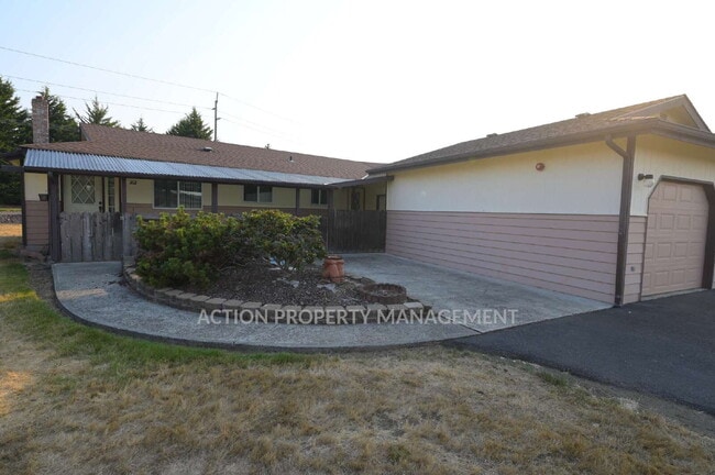 Building Photo - 2 bed 2 bath 1 car garage duplex in Sequim