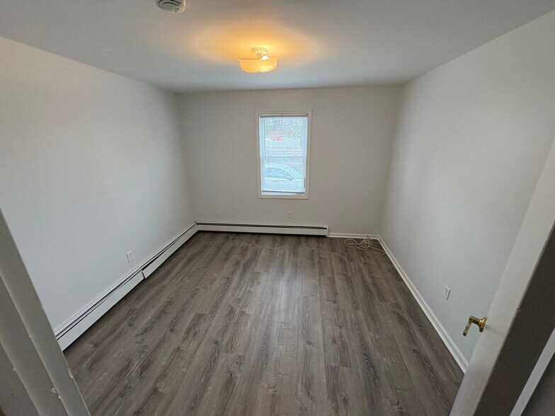 Building Photo - 9 Hillcrest Dr