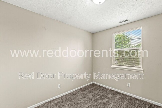 Building Photo - 10857 Cedar Pine Dr