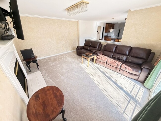 Building Photo - 11809 Sanbury Ln